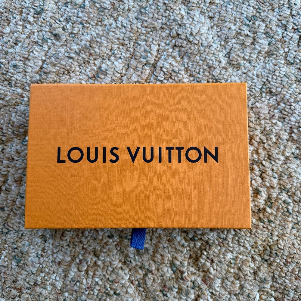 Louis Vuitton Wallet  Packaging set - Dust Bag & booklet Included